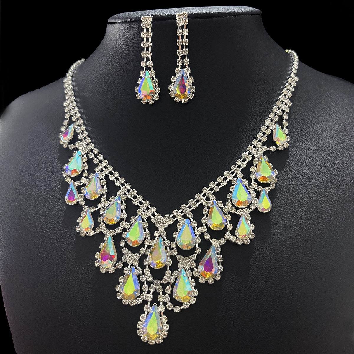 Venta al por mayor de moda cristal diamante collar pendientes de dos piezas vestido de noche accesorios noche fiesta joyería nupcial joyería femenina