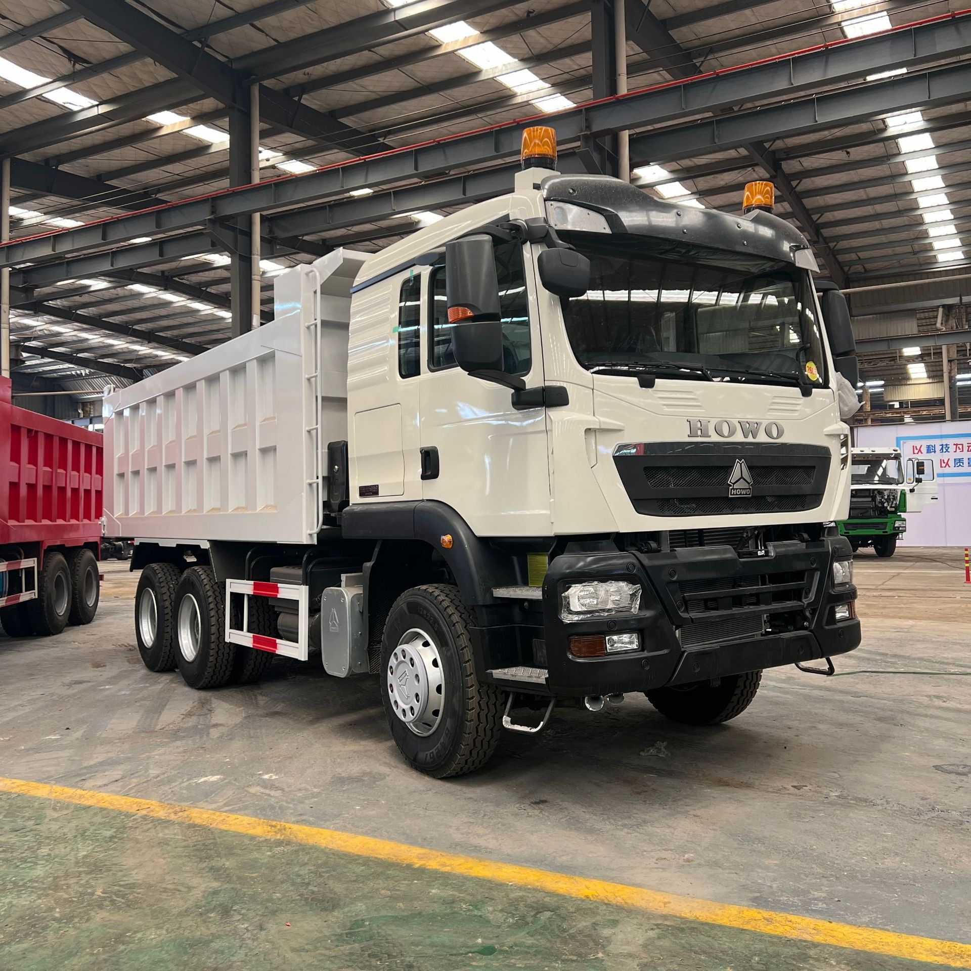Exported to Africa and Central Asia, Howo Refurbished Eight-Wheel Engineering Dump Truck, Earthmoving Truck, Transport Dump Truck