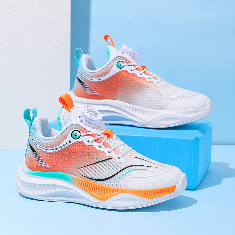 Zapatos para correr de carreras de tablero de carbono para niños 2025 nuevos zapatos para niños transpirables de una sola red de verano zapatos deportivos antideslizantes de suela blanda