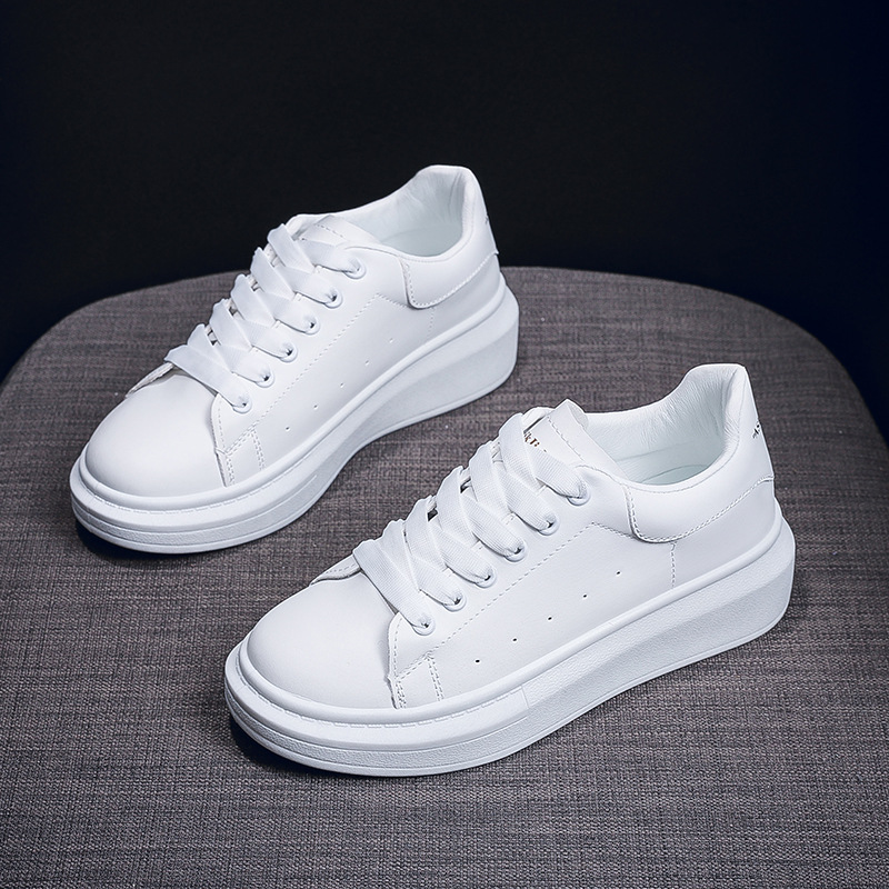 Zapatos blancos para estudiantes coreanos primavera y otoño 2024 zapatos de mujer zapatos de altura zapatos deportivos zapatos de altura zapatos de suela gruesa zapatos de moda