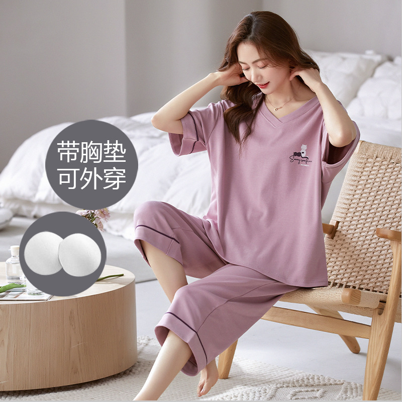 女性の夏の胸のクッションのパジャマの半袖の7分のズボンのスーツの家庭服の青年の薄いモデルのアニメの涼しい通気性はブラジャーを着ないでください。|undefined
