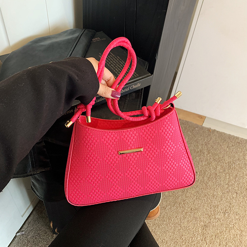 Bolso de axila de nicho de alta gama para mujer 2024 nuevo bolso de moda para mujer retro todo fósforo bolso diagonal de un solo hombro para mujer