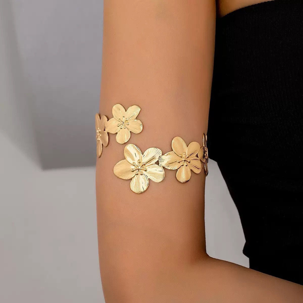 Europa y los Estados Unidos moda transfronteriza venta caliente flor simple personalidad universal mujer raqueta de calle conjunto de decoración joyas de moda