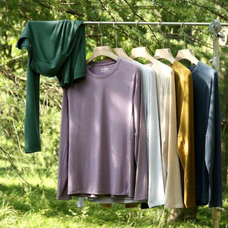 Wool and Lyocell blend, a versatile and comfortable long-sleeved T-shirt for commuting, featuring a new autumn/winter design, outdoor elasticity, breathability, and suitable for sports and as a base layer Wool and Lyocell blend, a versatile and comfortable long-sleeved T-shirt for commuting, featuring a new autumn/winter design, outdoor elasticity, breathability, and suitable for sports and as a base layer