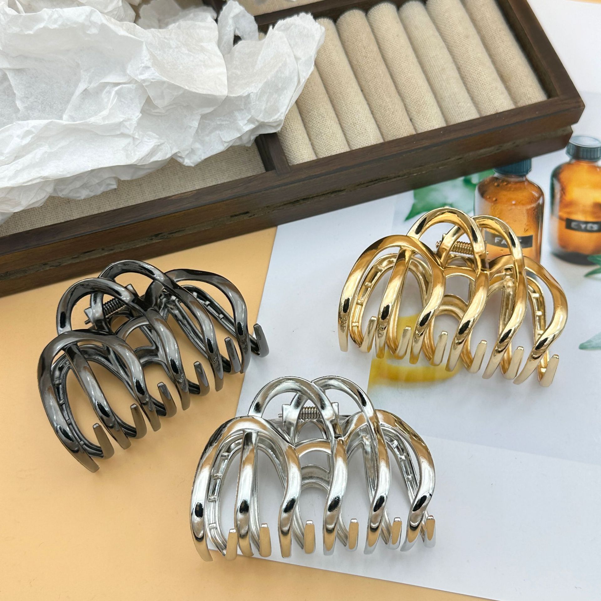 1 Piece Quantity Vacation Classic Style Women's Solid Color Zinc Alloy Hair Claws