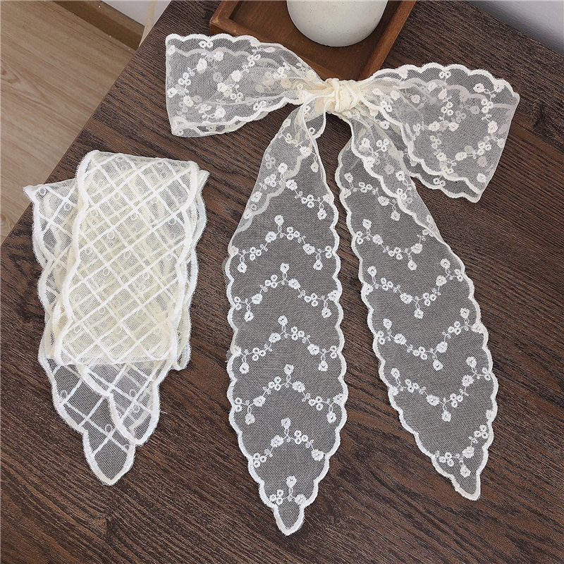 White summer hair accessory with bow
