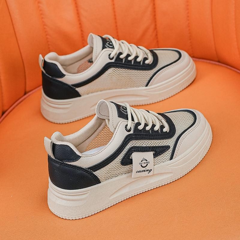 Zapatos blancos transpirables de malla para mujeres 2025, nuevos zapatos deportivos casuales de verano de moda nacional, zapatos de altura de suela gruesa