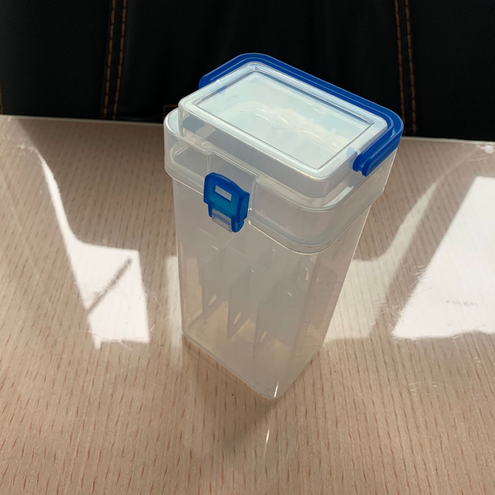 Caja de marcador del fabricante caja de pluma de plástico compartimiento caja de presentación titular de la pluma caja de almacenamiento caja de papelería de plástico al por mayor