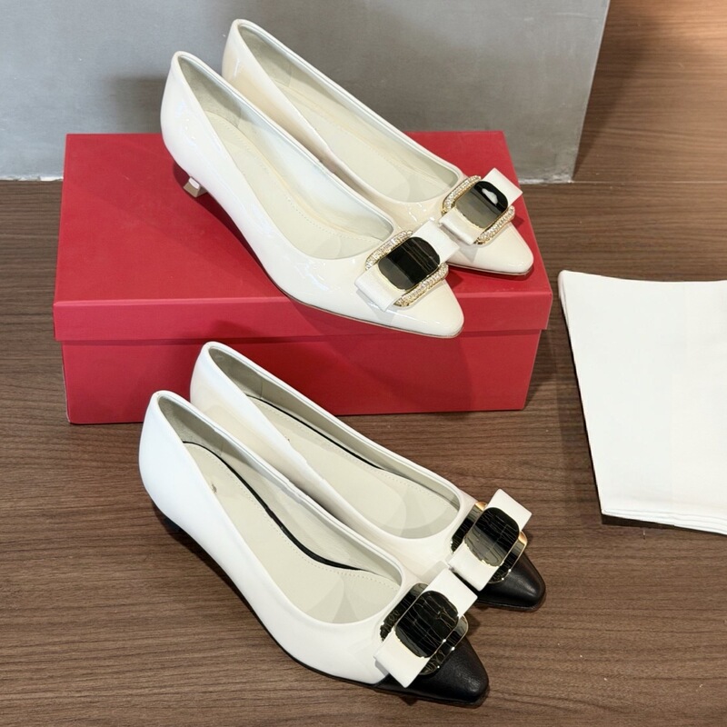 2026 New Style Pointed-Toe Dazzling Square Diamond Shallow-Mouthed Single Shoes with 4cm Hidden Heel, Patent Leather, Fashionable and Versatile High Heels 2026 New Style Pointed-Toe Dazzling Square Diamond Shallow-Mouthed Single Shoes with 4cm Hidden Heel, Patent Leather, Fashionable and Versatile High Heels