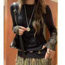 现货 袖口重工钉珠长袖T恤女2025秋新款设计感宽松圆领打底衫上衣