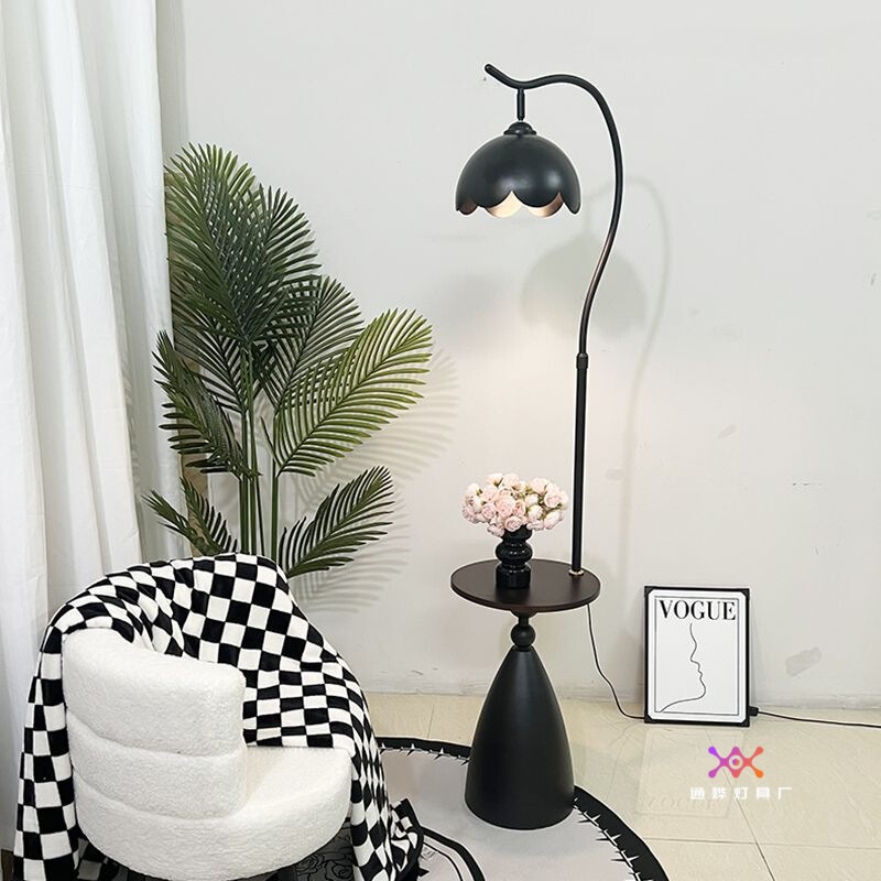Trendy American-Style Living Room Floor Lamp with Coffee Table, Ambiance Lighting, Integrated Table for Bedroom Bedside, Standing Floor Lamp Trendy American-Style Living Room Floor Lamp with Coffee Table, Ambiance Lighting, Integrated Table for Bedroom Bedside, Standing Floor Lamp