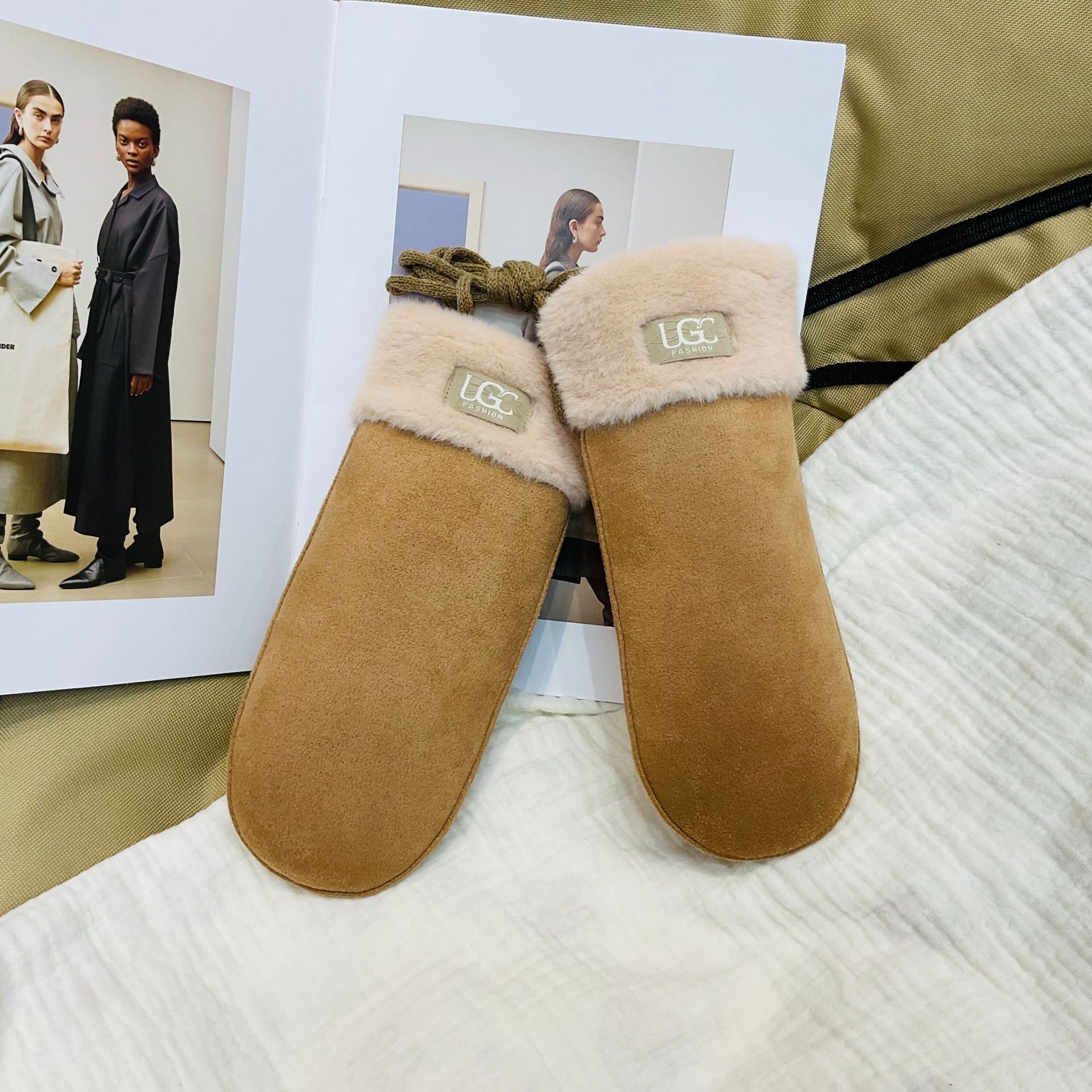 Guantes cálidos de invierno para mujeres, guantes de lana creativos para conducir vehículos eléctricos a prueba de viento con pantalla táctil de seda