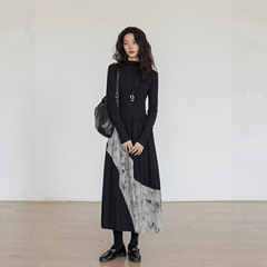 法式设计感针织连衣裙女2025秋季新款轻熟风气质显瘦印花拼接长裙