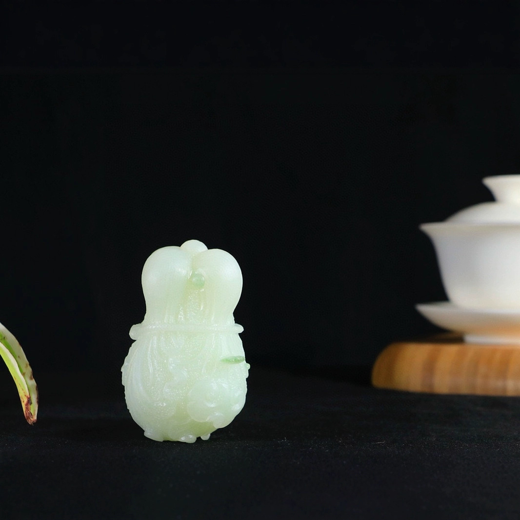 谨瑜堂新疆【百财聚来】 精品和田玉青白玉飘翠白菜把件玉质温润