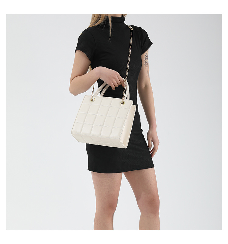 Femmes Moyen Faux Cuir Couleur Unie Style Classique Fermeture Éclair Sac À Main display picture 40