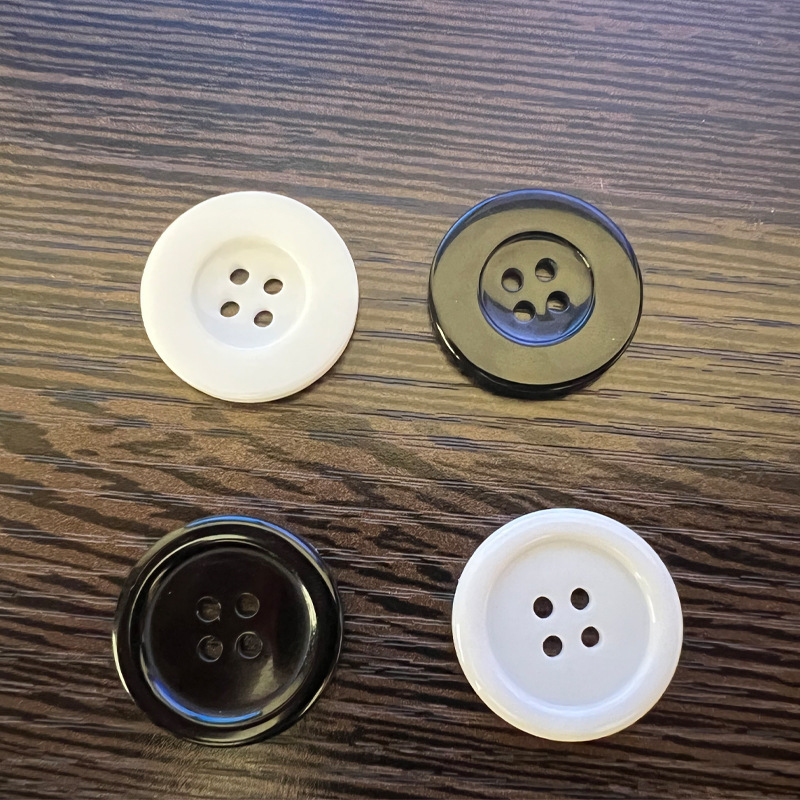 High-end Men's and Women's Shirt Buttons Black and White Four-eye Wide-brimmed Thin-edge Resin Shirt Buttons Bread Buttons High-end Men's and Women's Shirt Buttons Black and White Four-eye Wide-brimmed Thin-edge Resin Shirt Buttons Bread Buttons