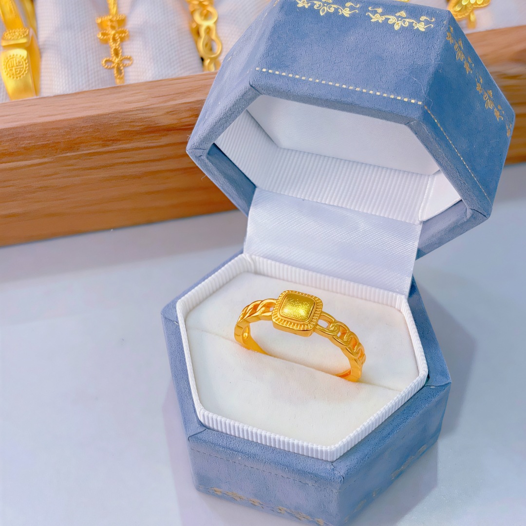 Flowing Golden Ring Ring