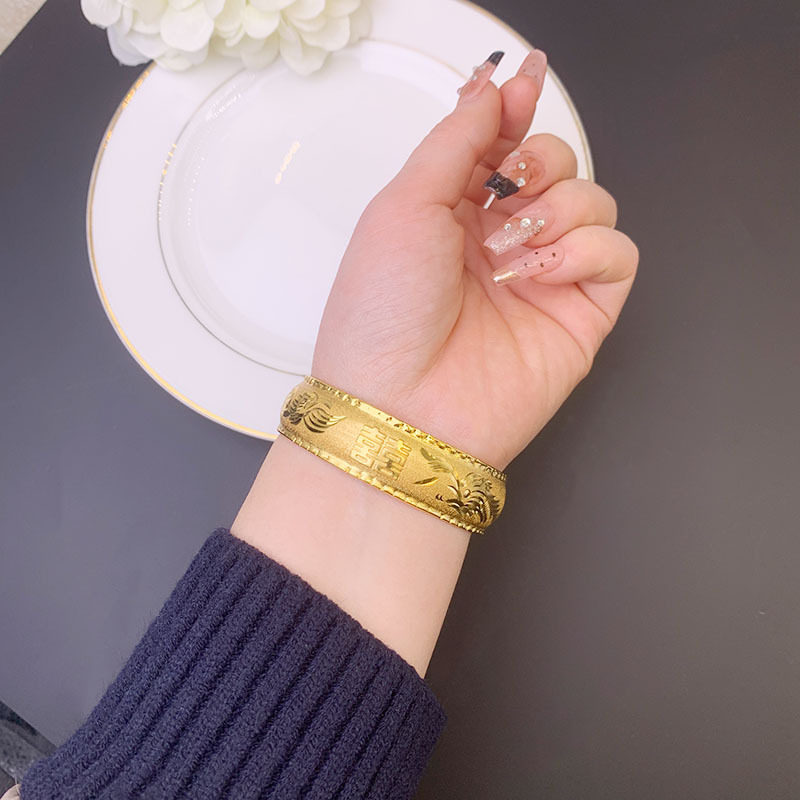 Boda imitación oro palabra feliz textura dragón fénix hebilla de cara ancha método antiguo arena pulsera de oro mujer durante mucho tiempo no se desvanece fabricante de joyas