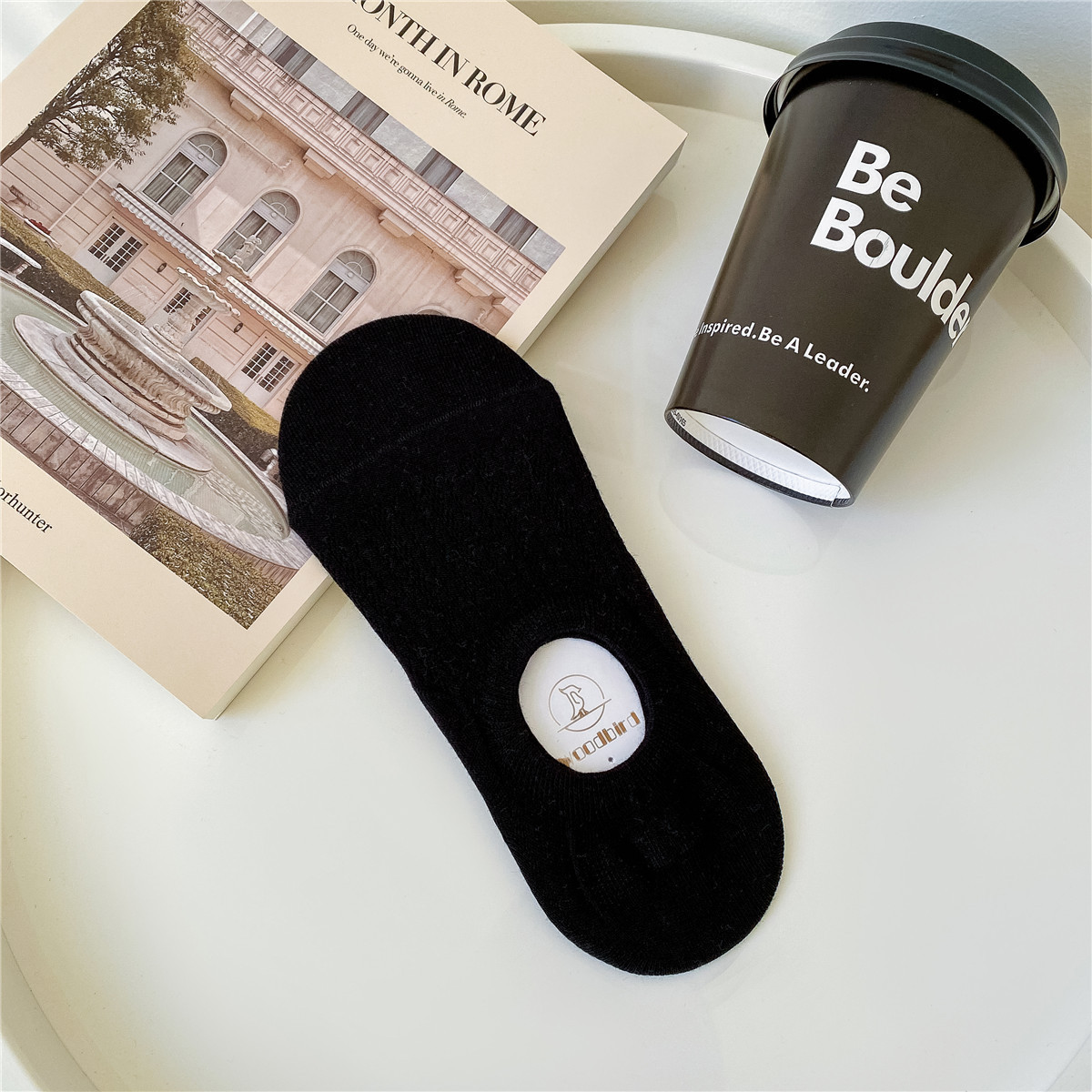 Primavera y verano delgada malla invisible calcetines antideslizantes para mujeres no se caen talones fondo de algodón sólido absorción de sudor respirable boca ligera calcetines de barco