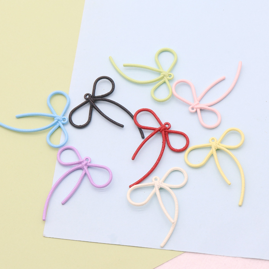 Aleación pintada por pulverización de color gran corbata DIY pendientes pendientes de hebilla de teléfono móvil accesorios accesorios accesorios accesorios materiales hechos a mano