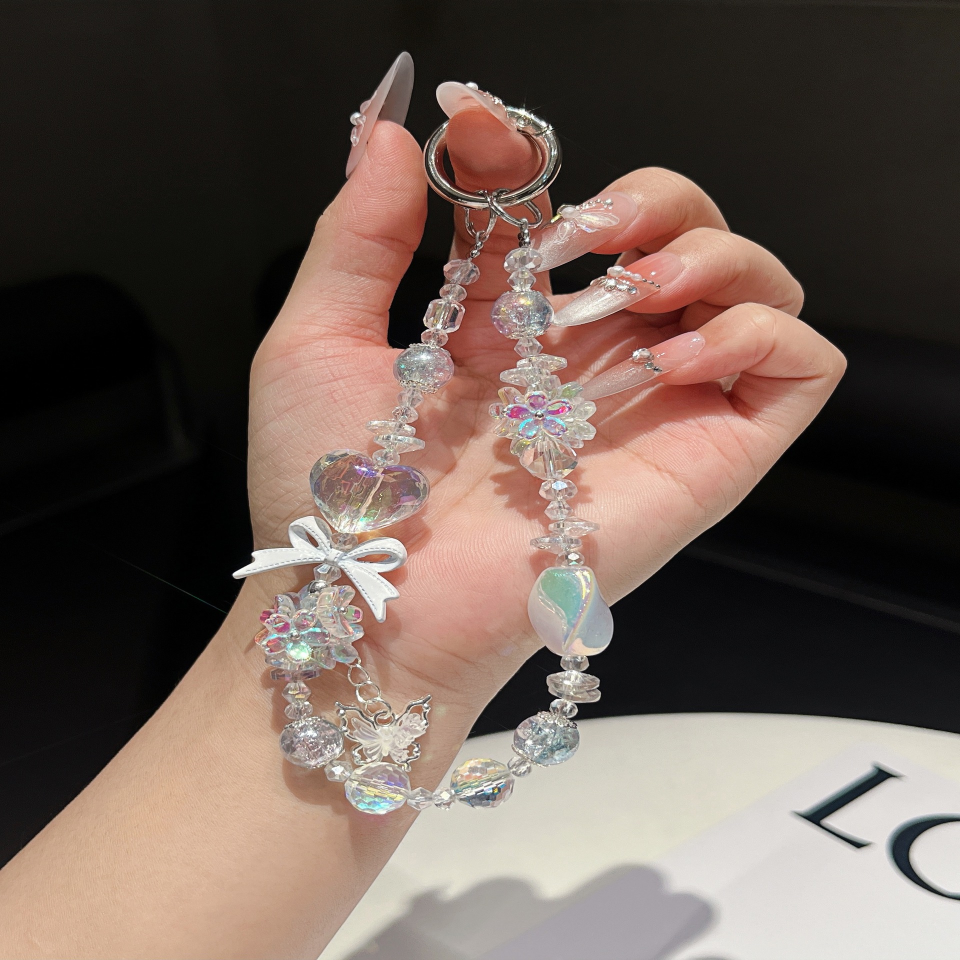 Ramo de flores de cristal fresco, amor, jade, mariposa, borla, cadena de teléfono móvil, cordón con cuentas de muñeca de alta gama femenina
