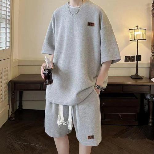 [Set] Waffle-Weave Men's Summer Instagram-Inspired Hong Kong-Style Short-Sleeve T-Shirt & Shorts – Premium-Look Men's Wear for Stylish Outfits