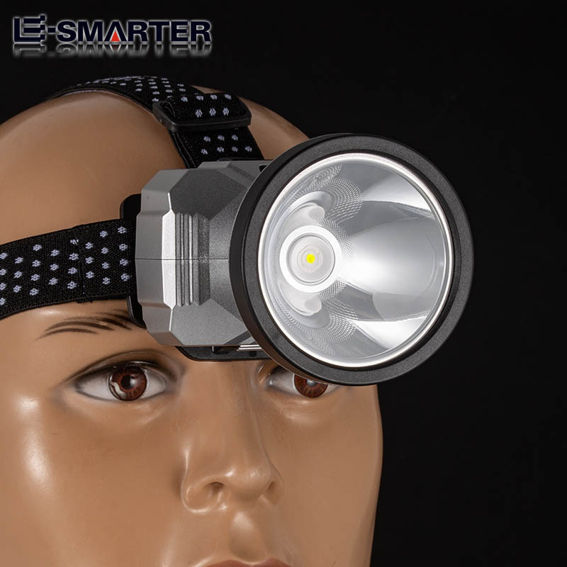 Transfronteriza luz fuerte 45 ° ajustable multifuncional pantalla eléctrica carga luz de cabeza de camping tres tazas de luz de condensación iluminación