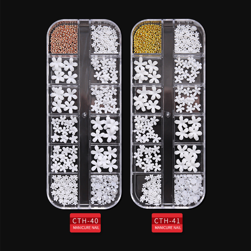 2021 celebridad de Internet 12 caja de cuadrícula estilo japonés Flor de cinco pétalos bola de acero perla flor blanca tamaño tridimensional joyería de uñas mixta