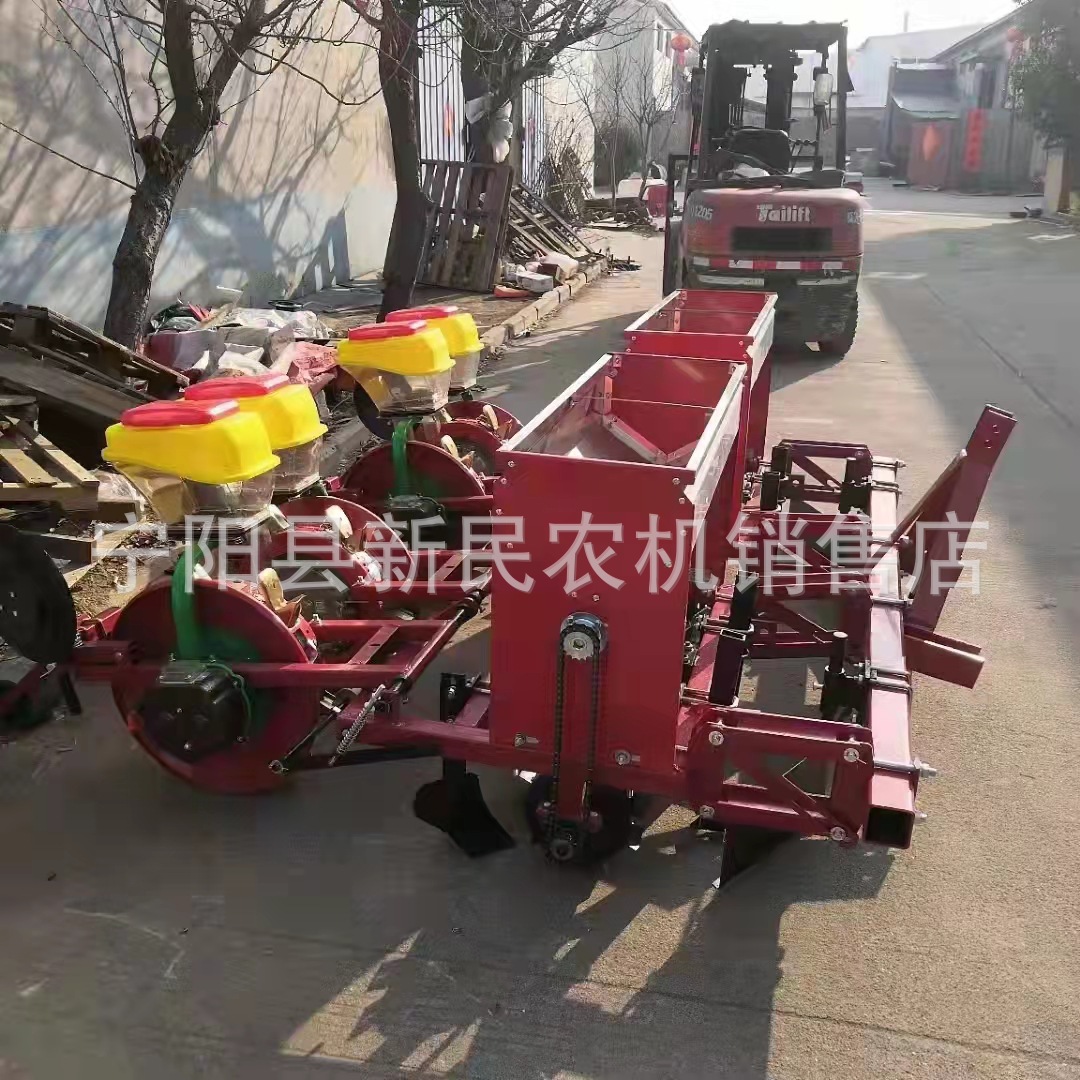 陕西地区用玉米膜上播种机一垄两行三行鸭嘴式铺膜精播机免扣膜
