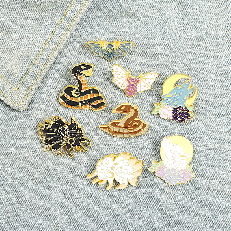 Daily Occasion Casual Modern Style Pin Wolf Snake Bat Alloy Stoving Varnish Plating Unisex Brooches