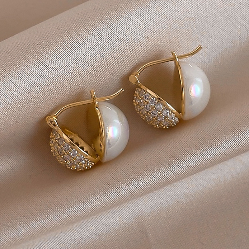 Moda perla ZIRCON redondo geométrico oído hebilla pendientes real chapado en oro europeo y americano ins temperamento personalidad pendientes de alta gama