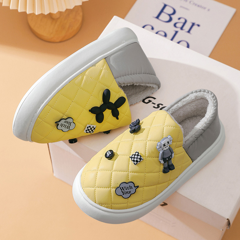 Fábrica directa de zapatos de algodón de invierno de mujeres 2024 nuevas zapatillas de peluche antideslizantes calientes con suela gruesa un cabello