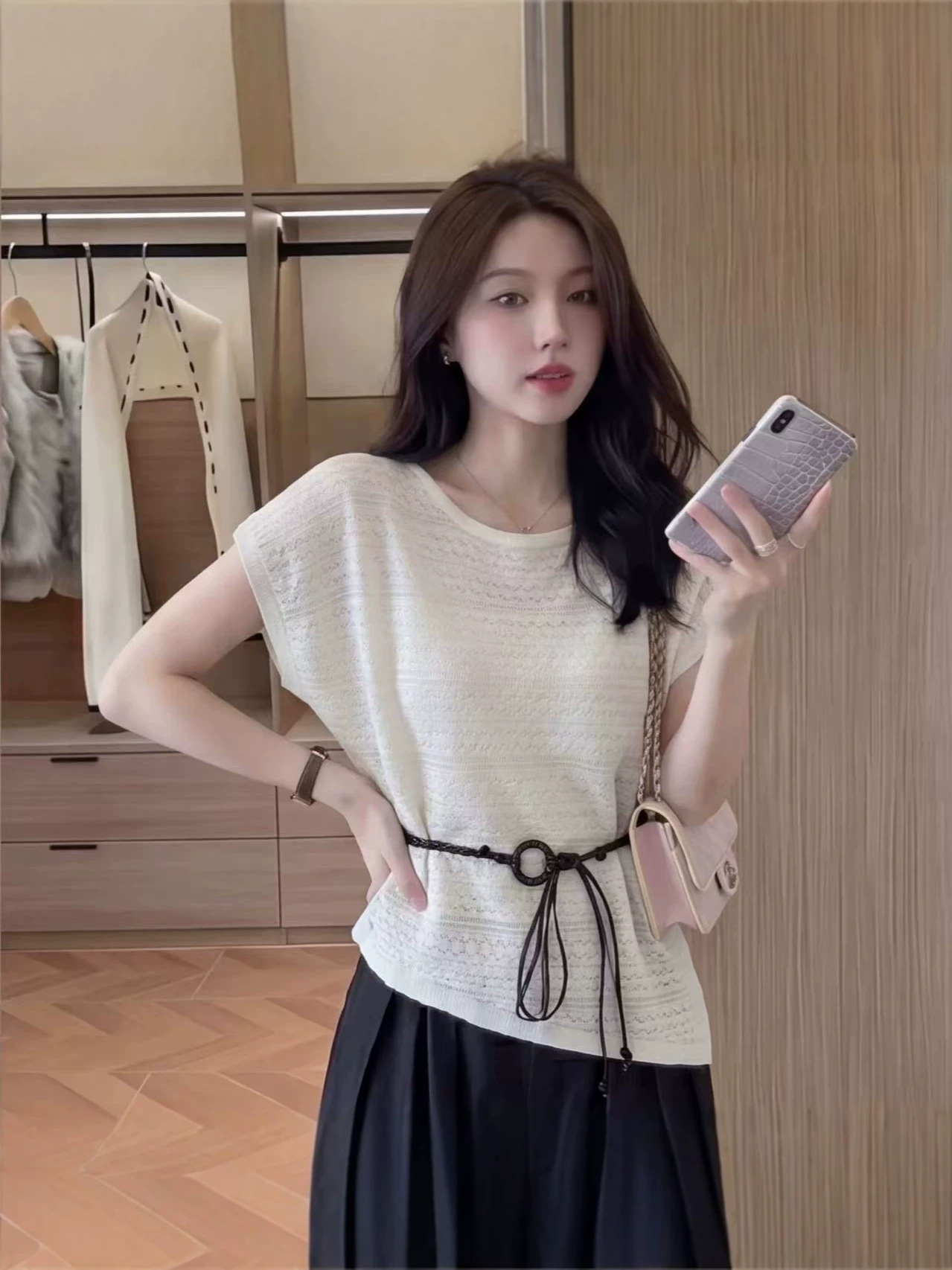 Áo thun ngắn tay nữ phong cách Pháp, thiết kế thắt eo tôn dáng — đen