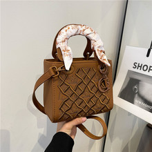 经典手提女包小众气质刺绣菱格戴妃包包女百时尚通勤单肩搭斜挎包