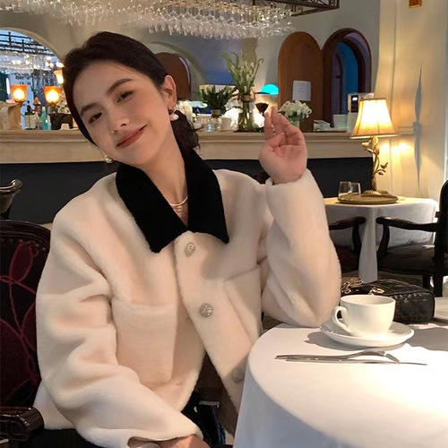 Autumn and winter small fragrant sheared sheep lady's wool all-in-one women's short fur coat lapel silhouette