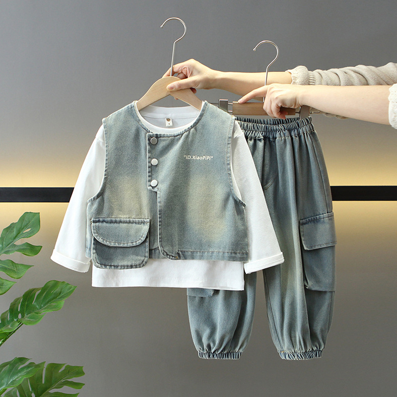 7681 traje de chaleco de mezclilla de primavera para niños 2025 nuevo traje de tres piezas para niños guapo y de moda de primavera y otoño