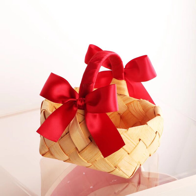 結婚祝い用品のウェディングルームの装飾は早生貴子のかごを配置します。|undefined