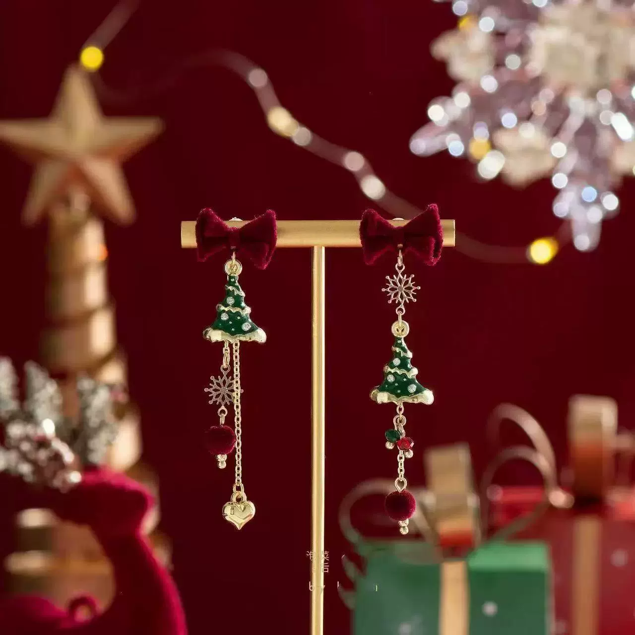 Asymmetrical Earrings, European Style for Elderly, Christmas Motifs, Lightweight 10 cm