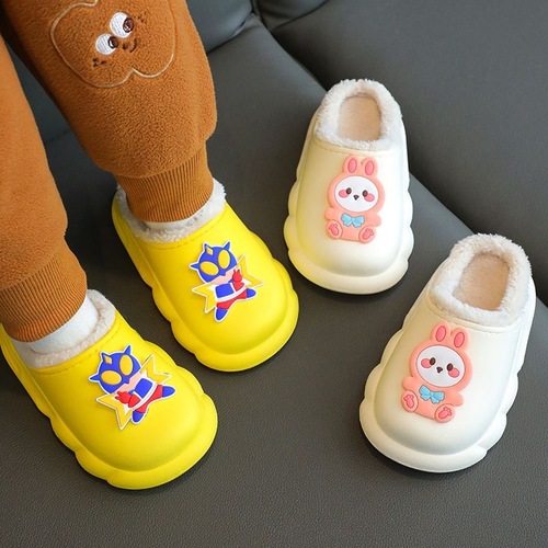 New children's cotton slippers with a hat, hole-toe design, warm and cartoon-like, outdoor, beach-proof, waterproof, lightweight soles, baby slippers