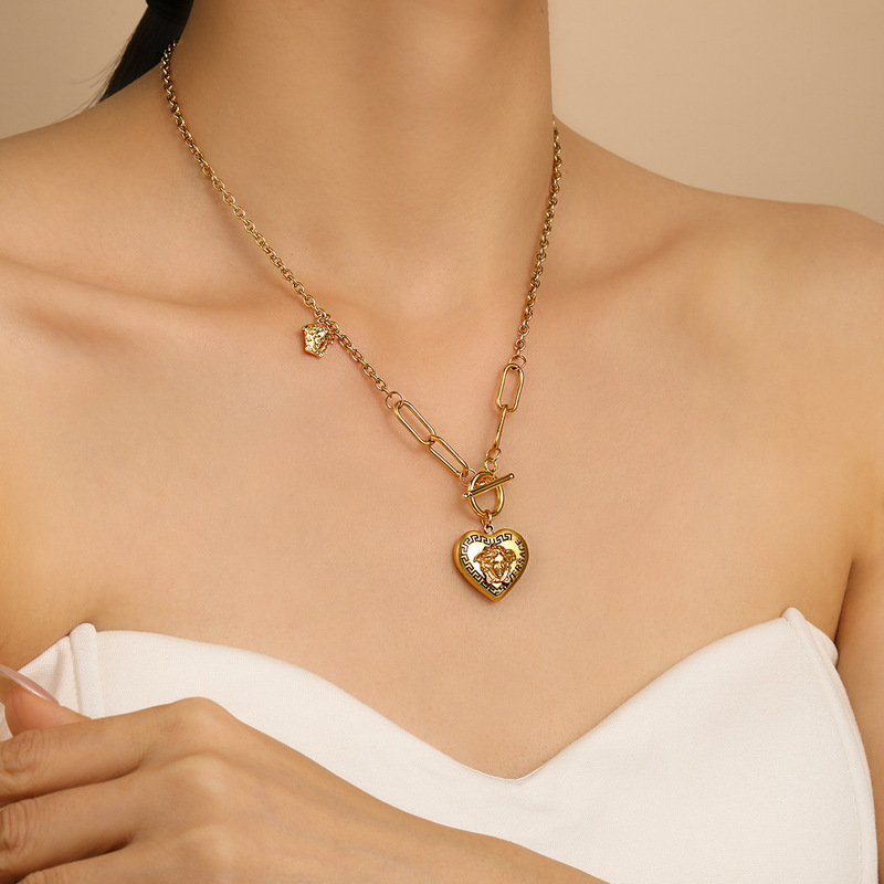 Fanjia Medusa Heart Pattern Necklace Titanium Steel Non-Fading Ot Clasp Clavicle Chain European and American Style Light Luxury Jewelry Wholesale