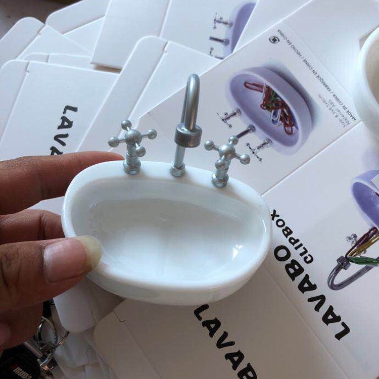 2022 nuevo creativo práctico suministros de oficina fregadero clip de papel cuenca de almacenamiento clip de papel asiento magnético