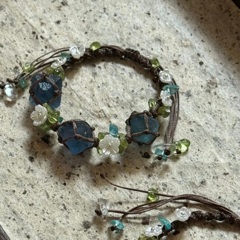 Synthetic blue crystal hand-woven bracelet, crystal hand rope, forest-style jewelry, healing-style gift for men and women Synthetic blue crystal hand-woven bracelet, crystal hand rope, forest-style jewelry, healing-style gift for men and women