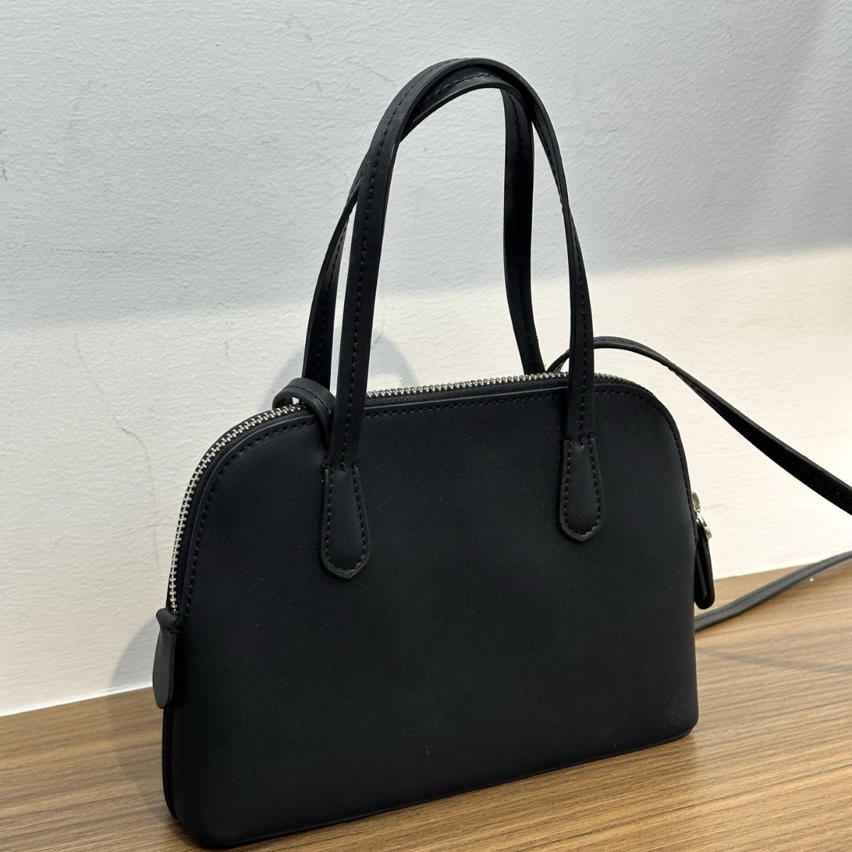 Top Grain Cowhide Mini Bowling Shell Handbag 2025 New Genuine Leather Small Bag For Women Commuter Shoulder Crossbody Bag - Thumbnail 2