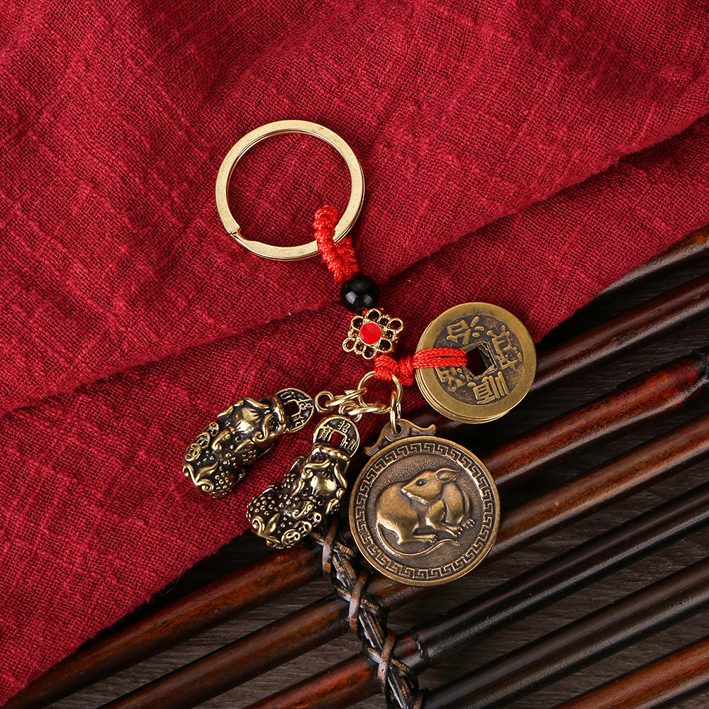 Latón cuerda roja cinco emperadores doble Zodiaco suerte tarjeta llavero retro hombres y mujeres Zodiaco aleación coche colgante