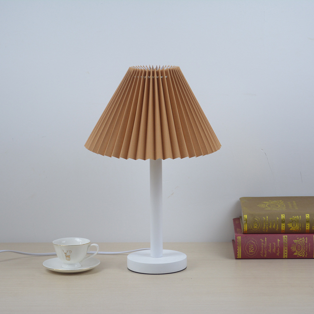 Lámpara de mesa plisada de noche de dormitorio de madera maciza nórdica Corea del Sur internet celebrity ins B & B cafe dormitorio lámpara de decoración nocturna