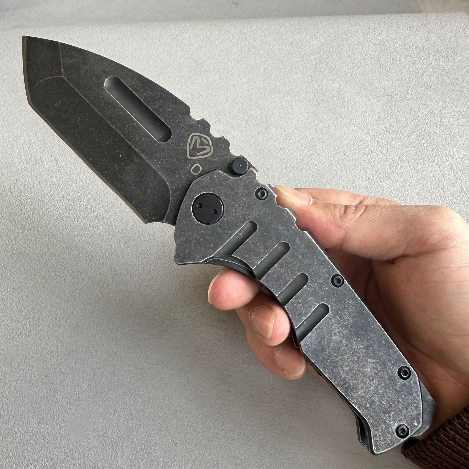 Cuchillo plegable al aire libre pesado de venta caliente transfronteriza D2 de alta calidad, dureza afilada, supervivencia salvaje portátil para acampar