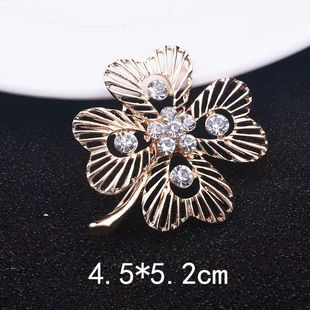 Simple Four-leaf Clover Brooch Women's ins Niche Alloy Lucky Grass Rhinestone Fashion Pin Elegant Clothing Accessories