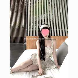 纯欲白色波点吊带连衣裙女春夏季法式方领初恋修身显瘦蓬蓬短裙子