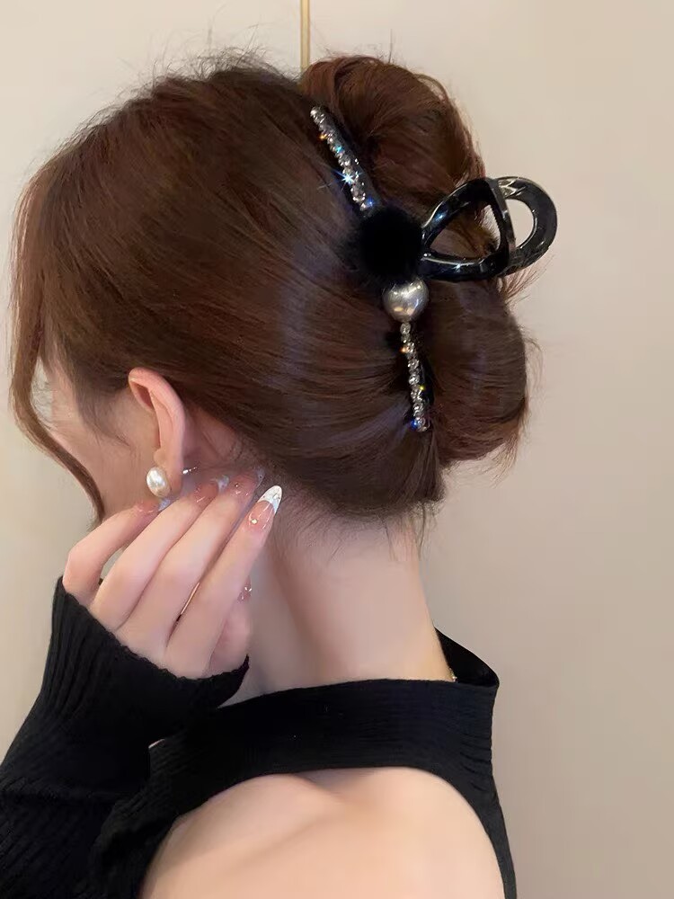 2026秋冬ミンクファー毛皮ヘアクリップ、高級感のある後頭部用大型シャーククリップ、ハート型キラキラ輝くダイヤモンド付き毛皮ヘアクリップ