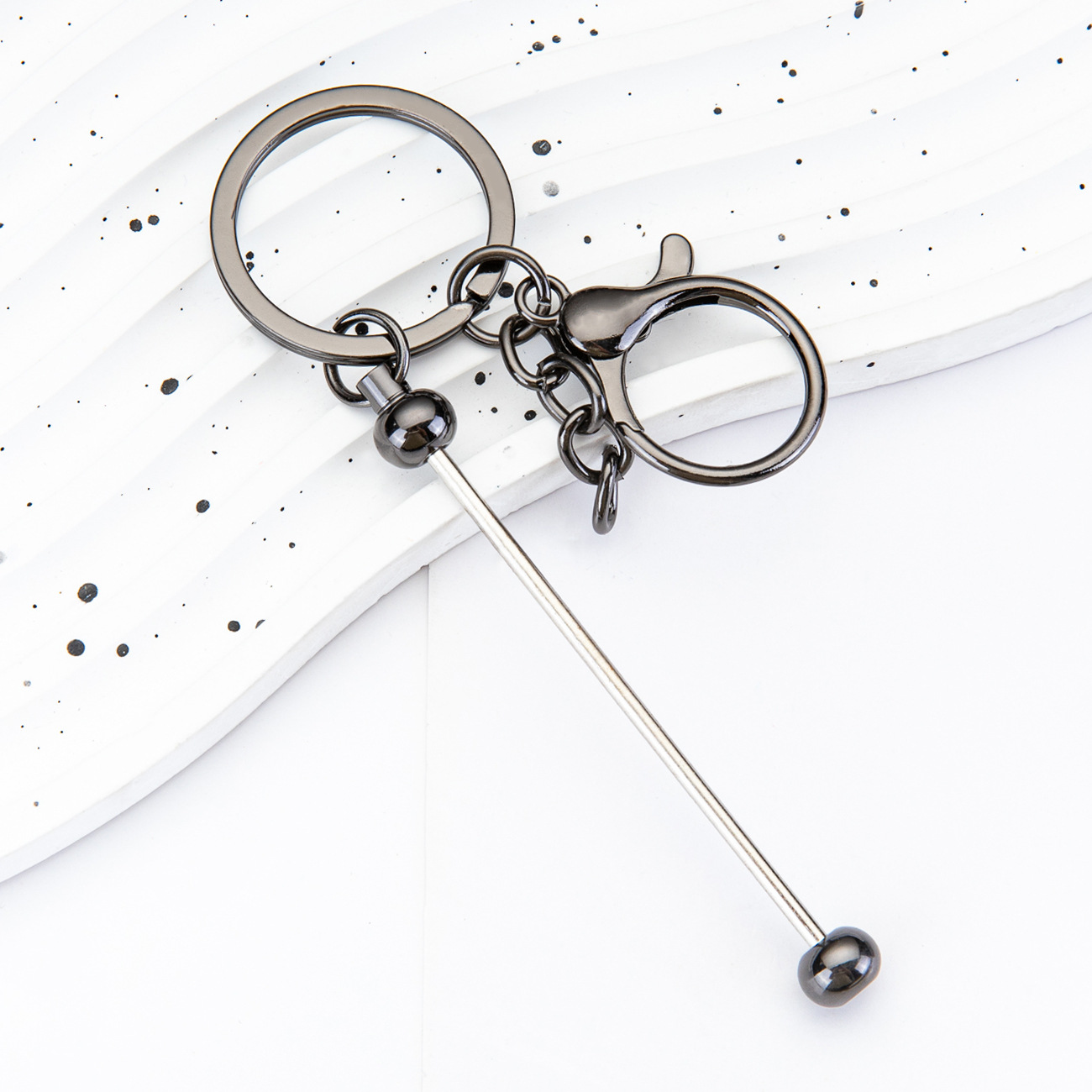 Nuevo DIY cuentas llavero al por mayor pequeño regalo colgante llavero de metal llavero de color gradiente